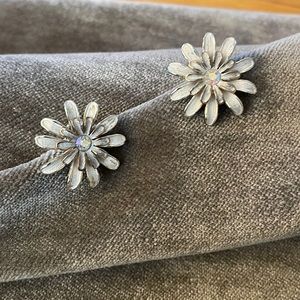 Vintage Kramer Daisy Clip Earrings